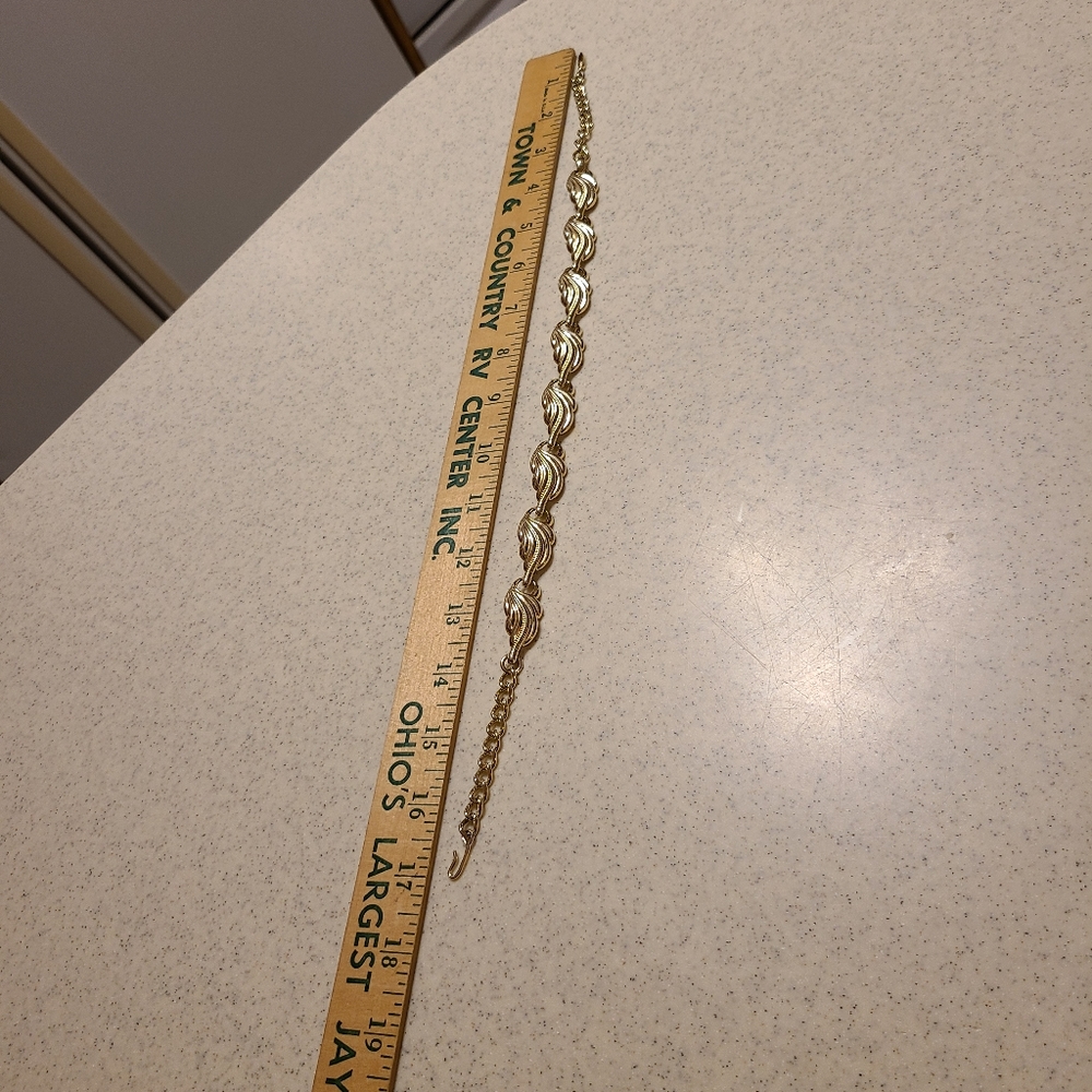 Vintage gold tone necklace - Picture 8 of 15